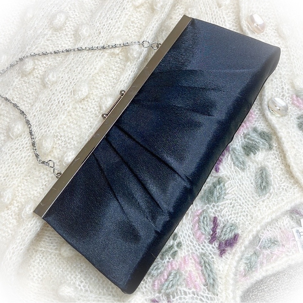 💕NWT Beautiful Black Satin Evening Clutch with Silver Chain💕 - Picture 5 of 8